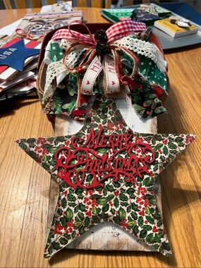 Holiday Star Wall Decor - Green & Red "Merry Christmas"